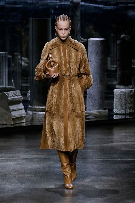 MFW: FENDI Fall Winter 2021.22 Womenswear Collection